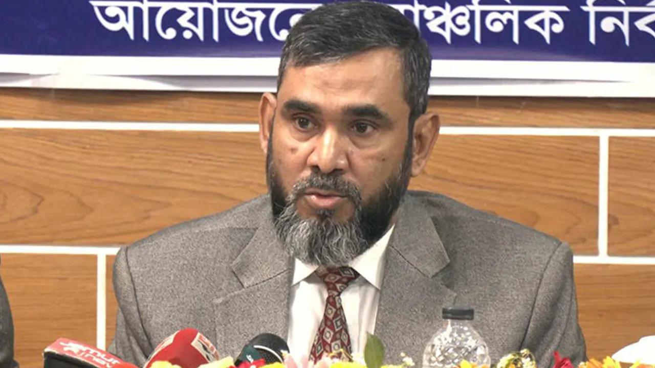 saurav/তপশিল ঘোষণার সময় জানালেন নির্বাচন কমিশনার.webp